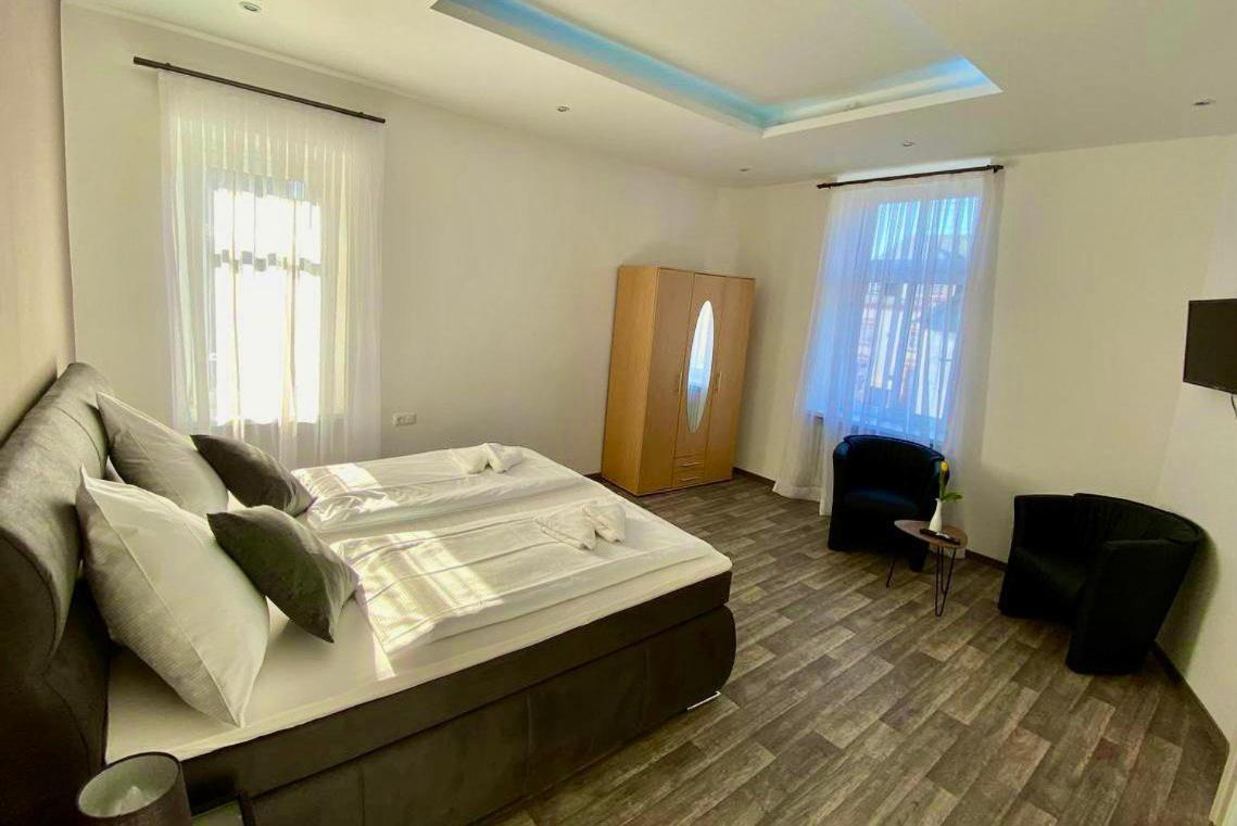 Hotel Krone Riesling Тритенхайм Екстериор снимка