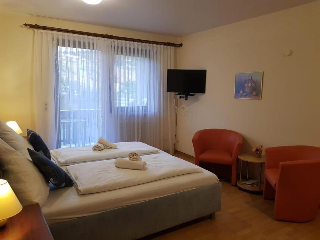 Hotel Krone Riesling Тритенхайм Екстериор снимка
