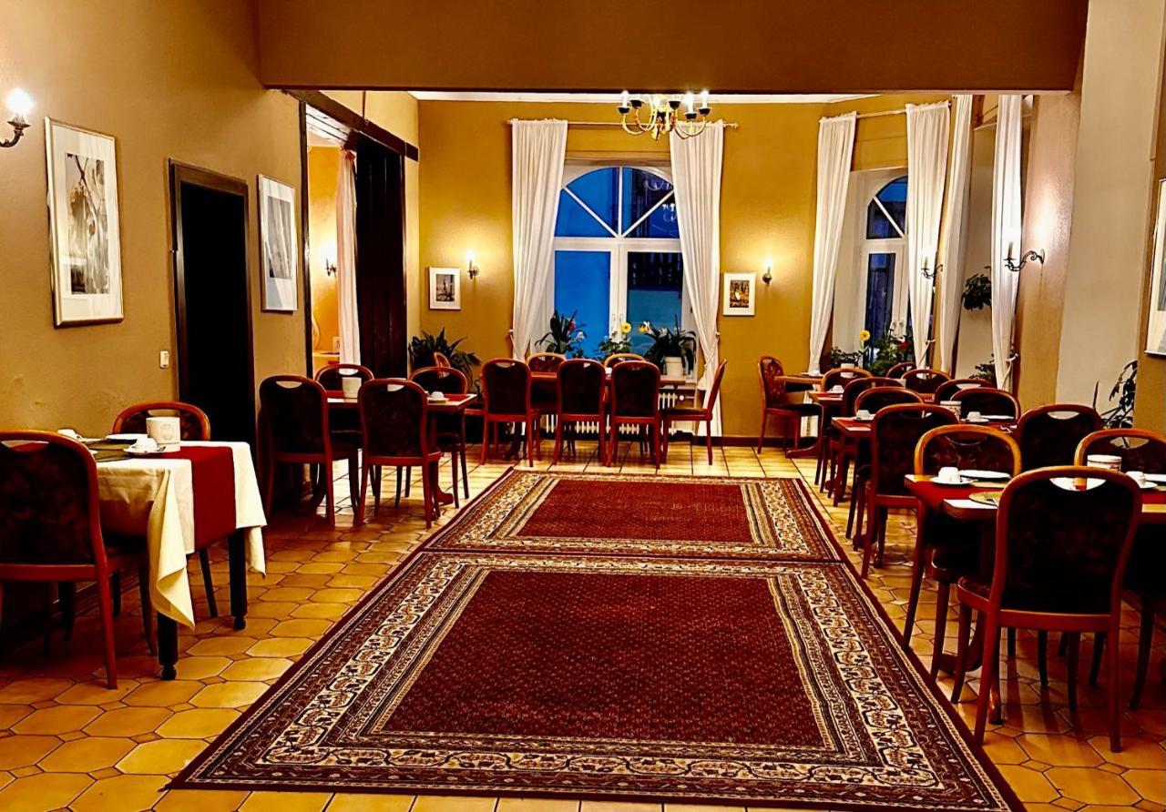 Hotel Krone Riesling Тритенхайм Екстериор снимка