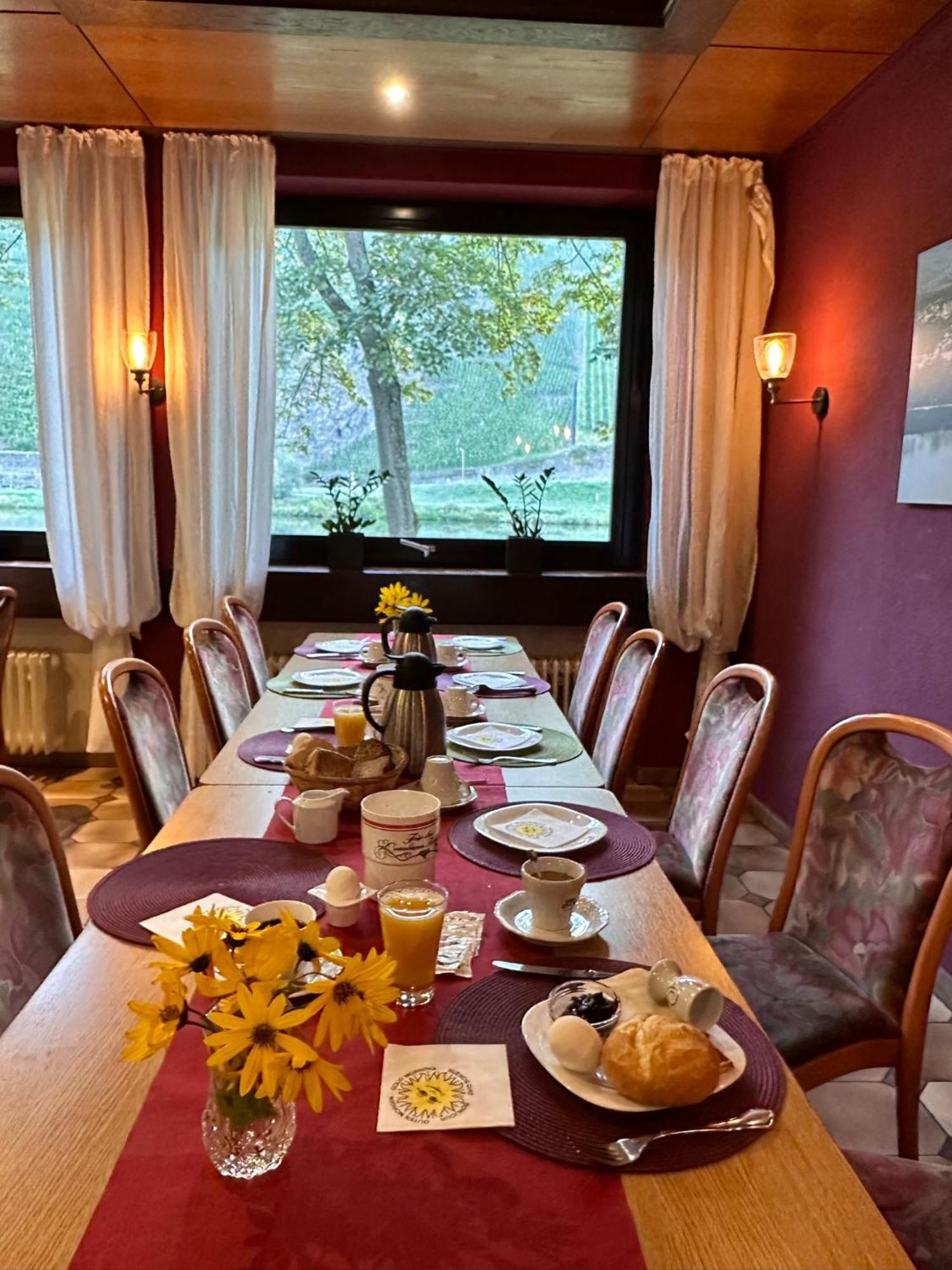 Hotel Krone Riesling Тритенхайм Екстериор снимка