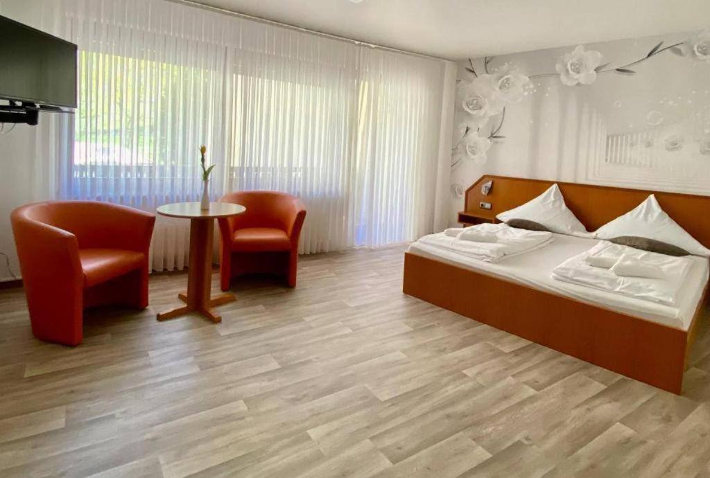 Hotel Krone Riesling Тритенхайм Екстериор снимка