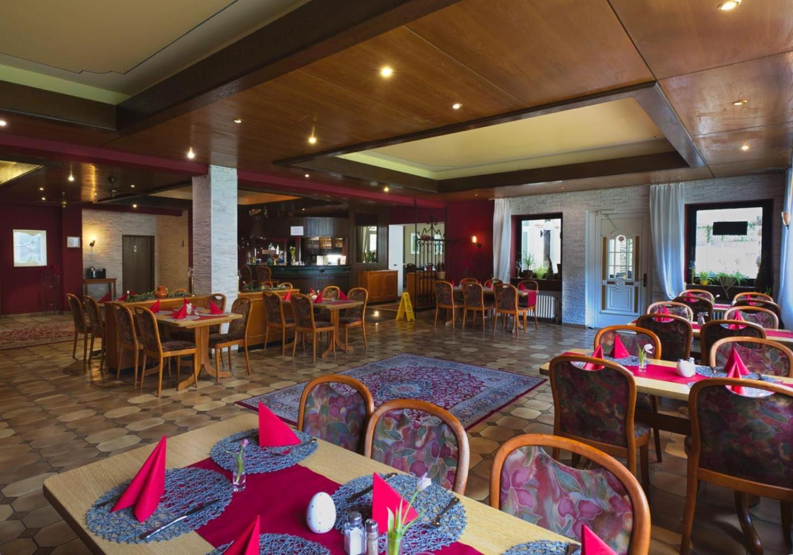 Hotel Krone Riesling Тритенхайм Екстериор снимка