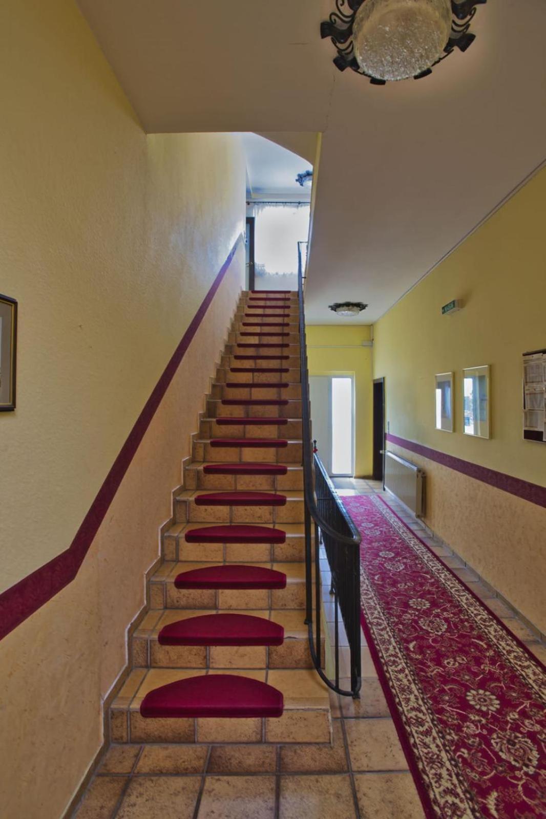 Hotel Krone Riesling Тритенхайм Екстериор снимка